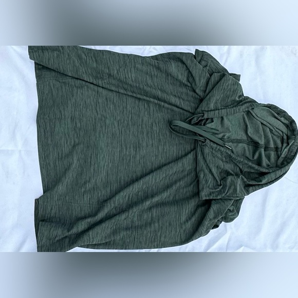 Long sleeve old navy shirt with pockets and a hood as well as thumb holes! - Picture 1 of 7